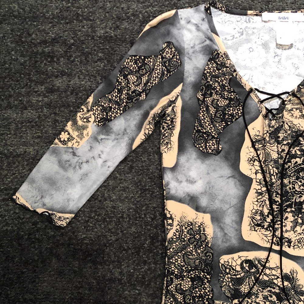 BOUBOU Patterned V-Neck Top - Picture 5 of 8